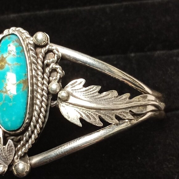 Navajo Handmade Women's Cuff Bracelet Beautiful (Kingman Mined Turquoise) - Picture 2 of 7